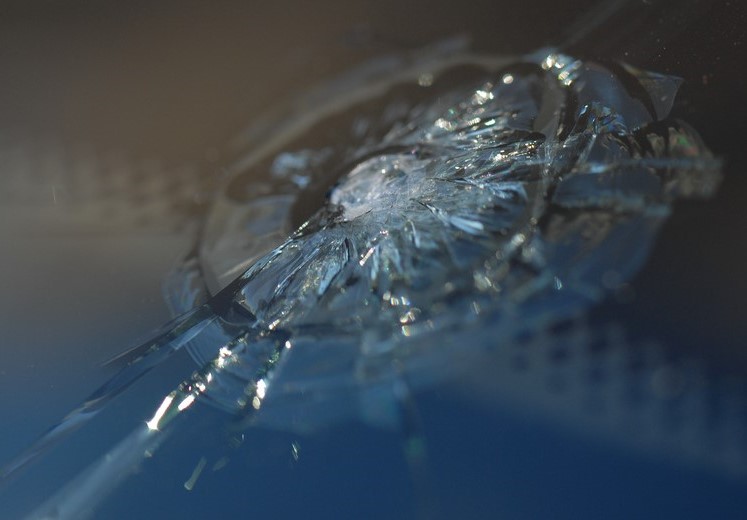 Javíttassuk  időben a szélvédő sérüléseit! 