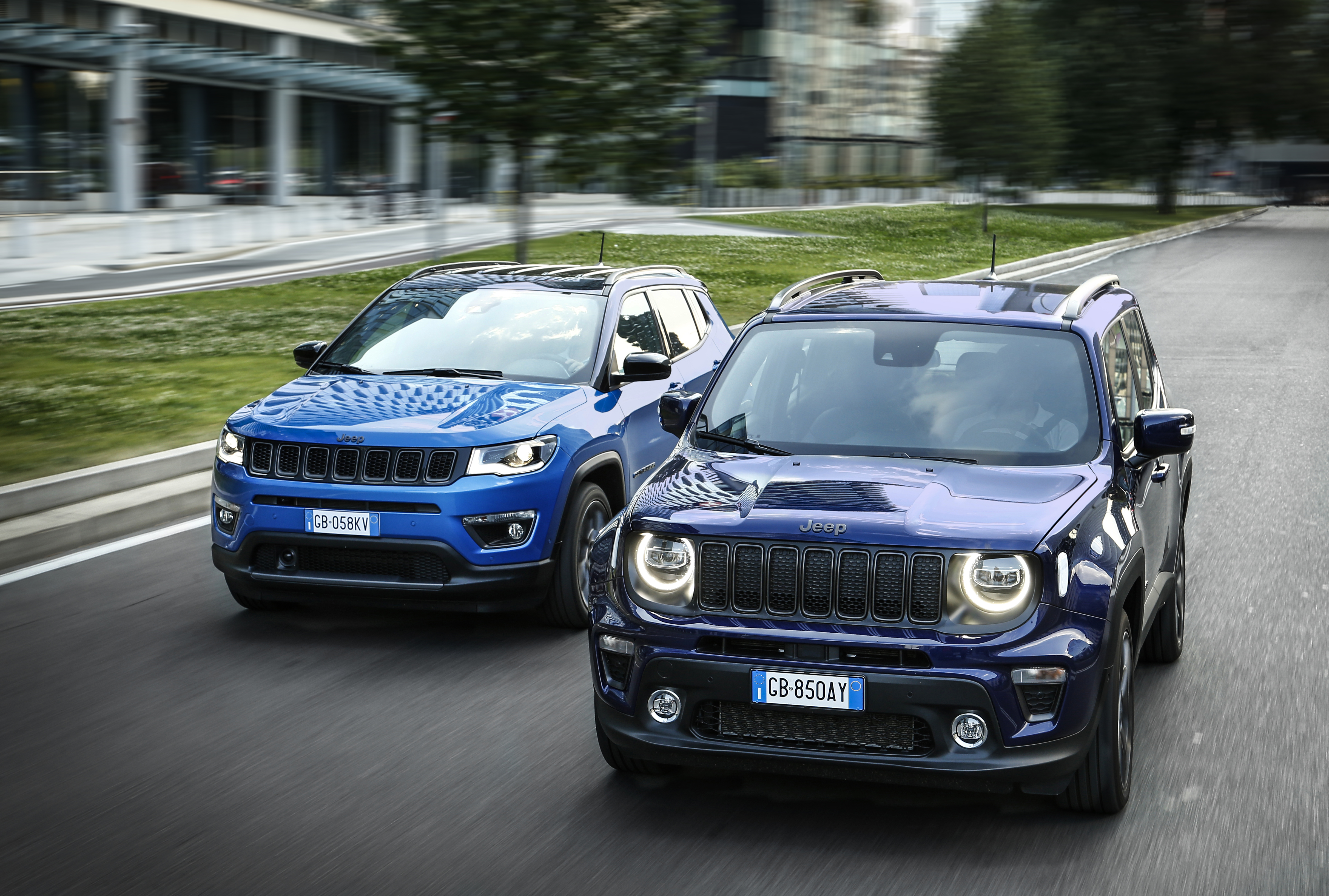Megérkezett az új Jeep Compass 4xe és Renegade 4xe