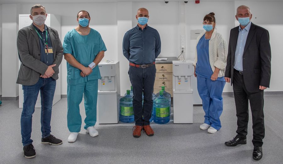 Vízautomatákat adományoztunk a járványkórháznak