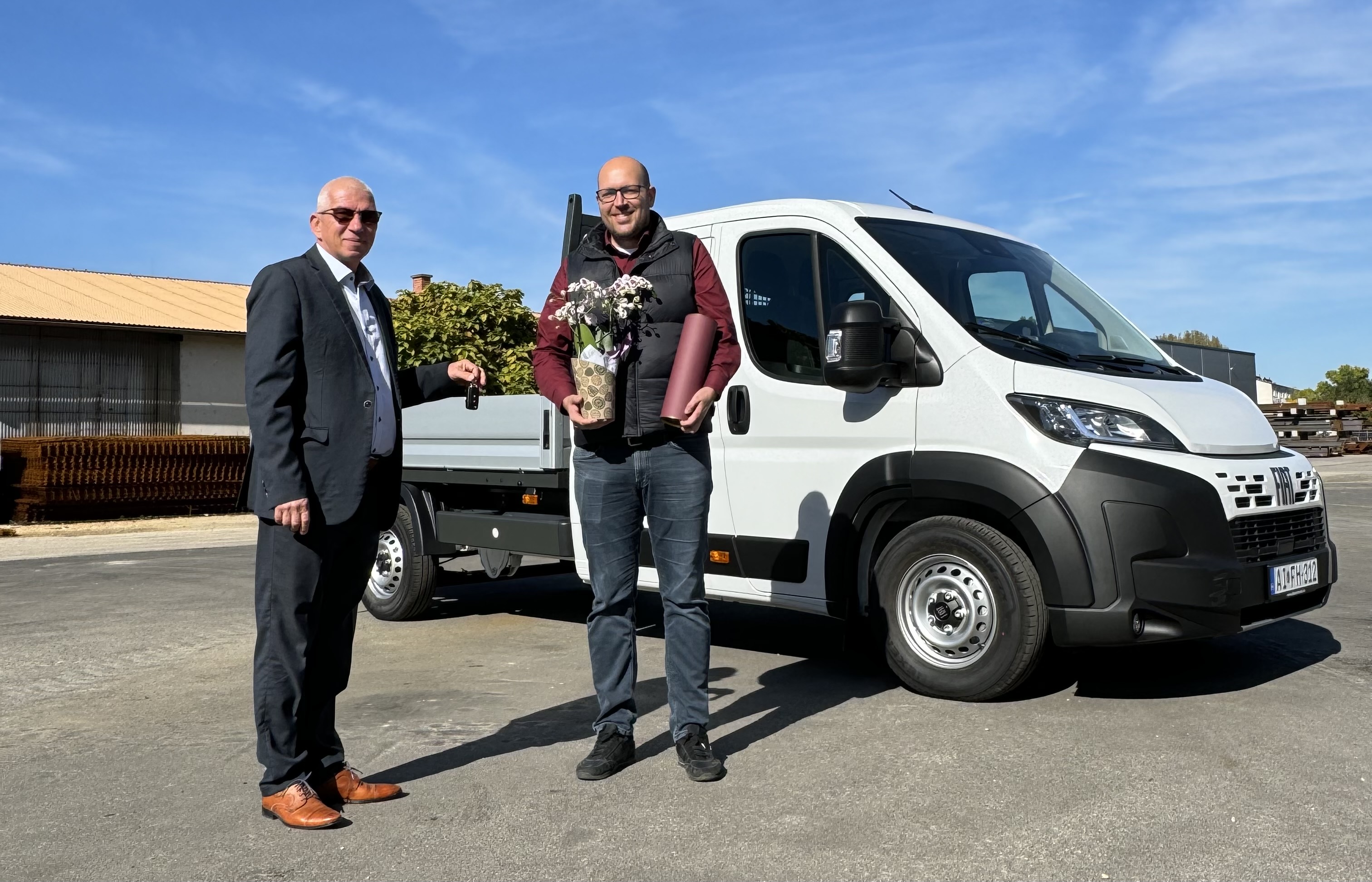 Sikeres együttműködés a MERKBAU Zrt. és a KB Autoteam Kft. között: Új Fiat Ducato átadása