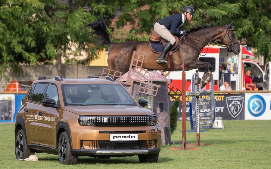 Autóink a lovaspályán – A KB Autoteam a Quality Championátus támogatói között